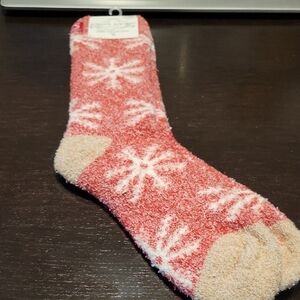Cozy Snowflake Patterned Socks - Red and Tan